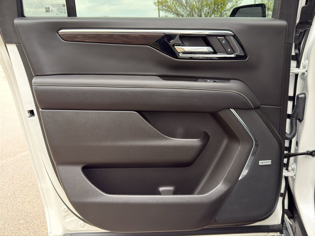 Used 2025 Chevrolet Suburban Premier AWD/4WD image 20