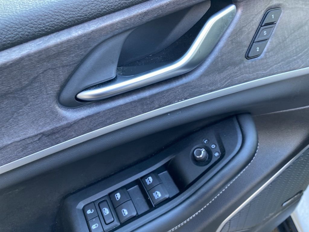 Used 2023 Jeep Grand Cherokee Limited w/ Black Appearance Package image 22