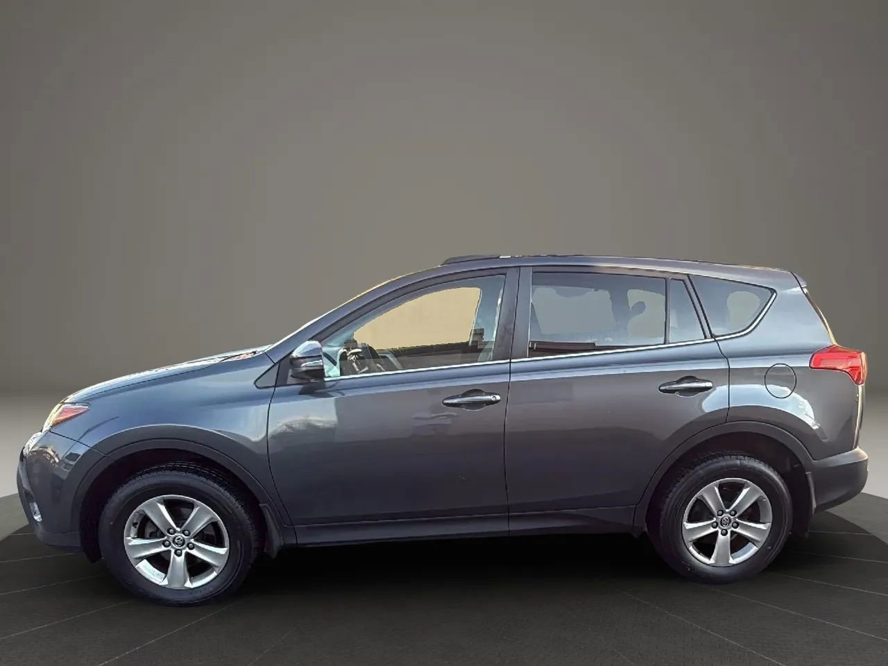 Used 2015 Toyota RAV4 XLE image 1