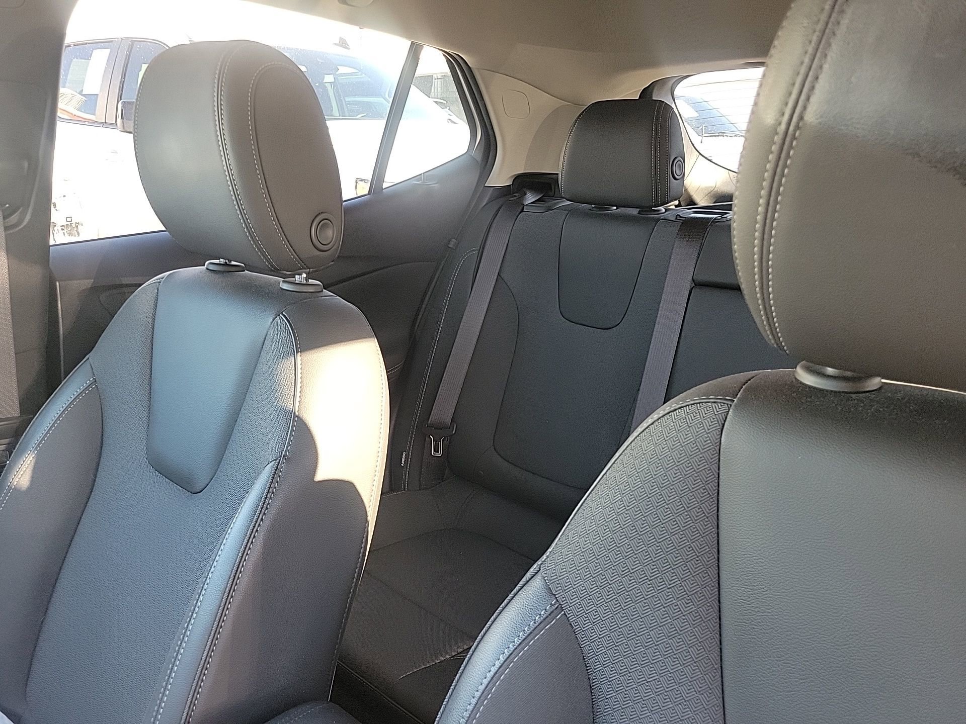 Used 2023 Buick Encore GX Select w/ Sport Touring Package image 25