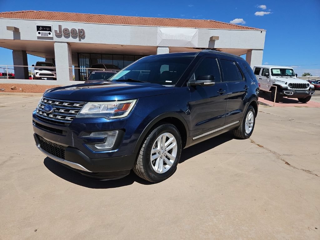 Used 2017 Ford Explorer XLT w/ Equipment Group 202A FWD image 1