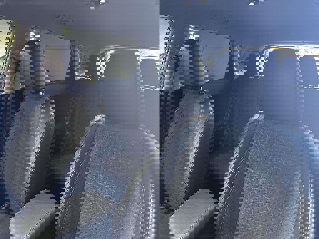 Used 2025 Kia Seltos S image 17