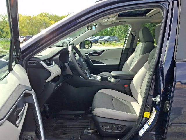Used 2022 Toyota RAV4 XLE w/ Convenience Package AWD/4WD image 14