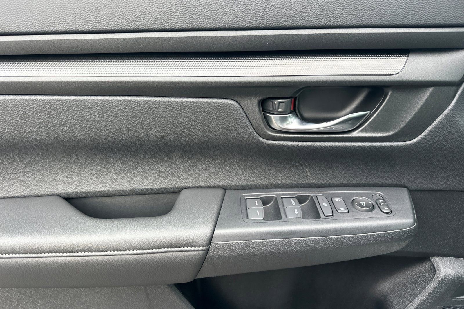 Used 2025 Honda CR-V EX image 14