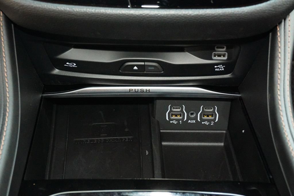 Used 2024 Chrysler Pacifica Pinnacle w/ Trailer Tow Group image 16