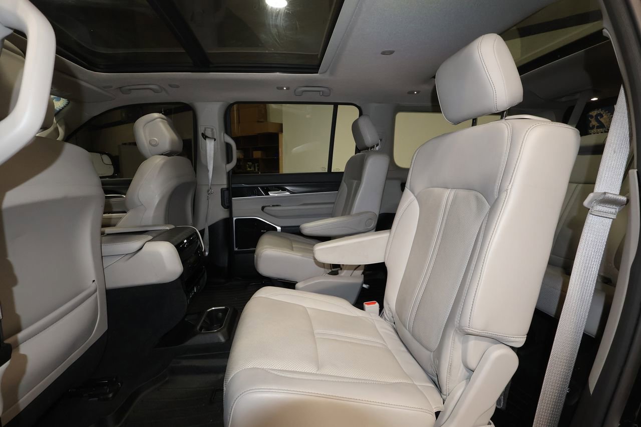 Used 2023 Jeep Wagoneer Series III w/ Premium Group I image 24