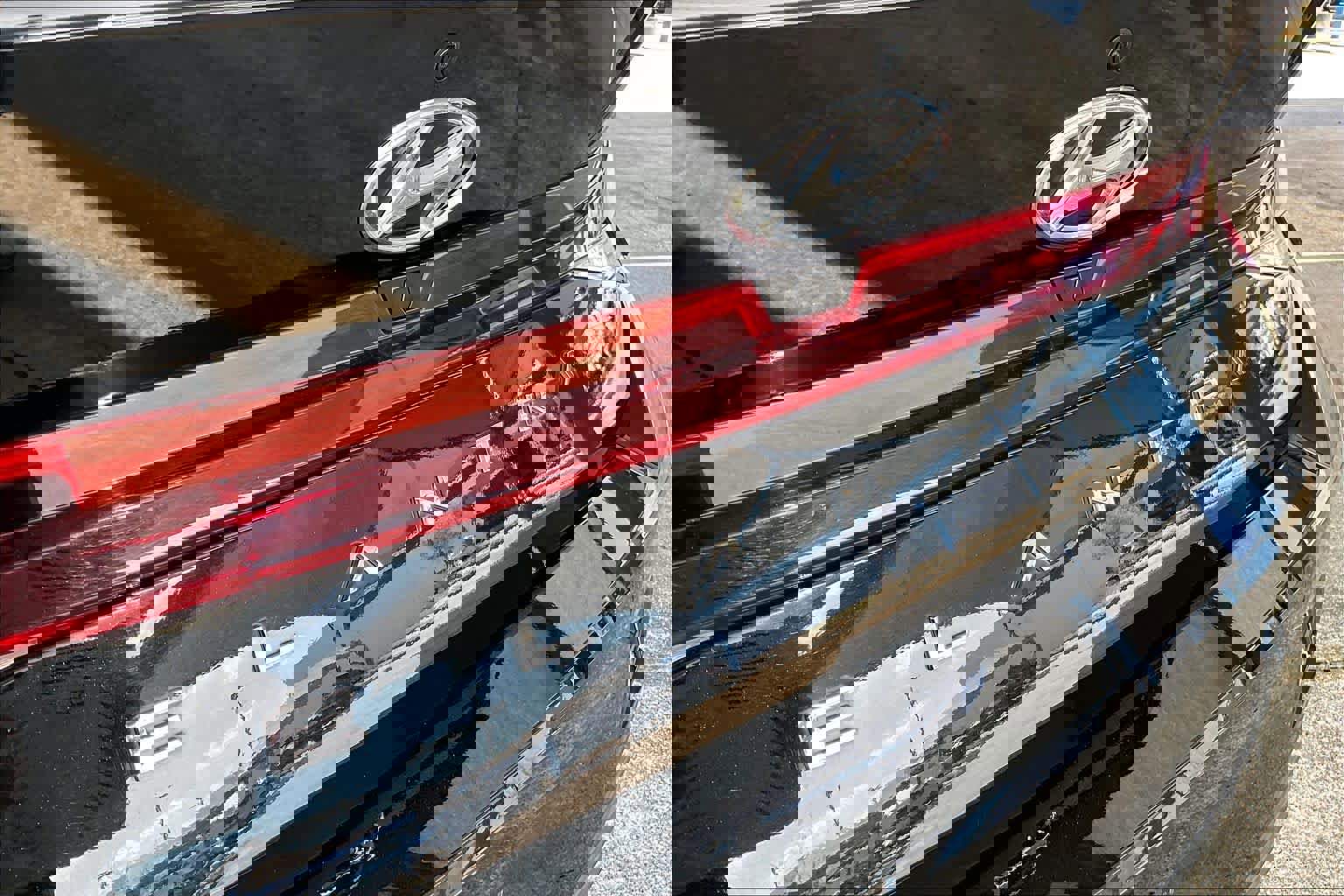 Used 2023 Hyundai Elantra SEL w/ Preferred Accessory Package image 30