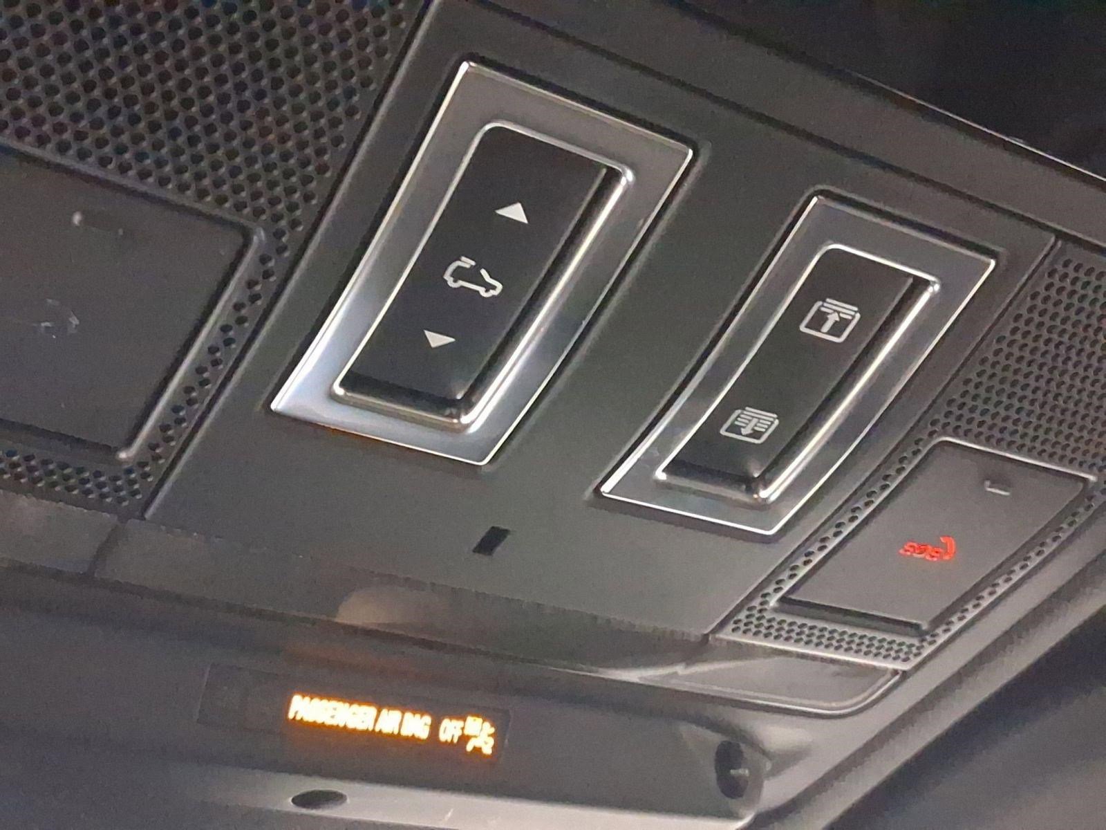 Used 2025 Land Rover Defender 90 S image 26