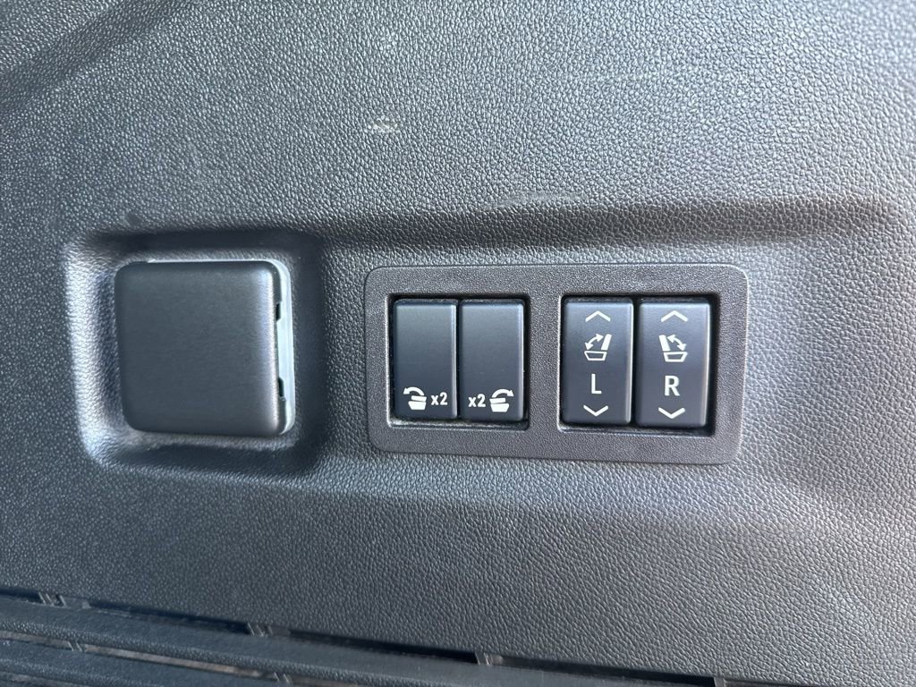 Used 2024 GMC Yukon XL Denali image 7