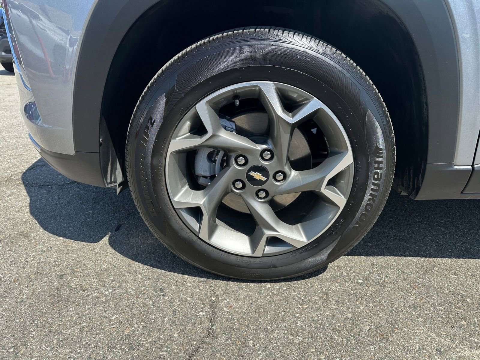 Used 2025 Chevrolet Trax LT FWD image 29