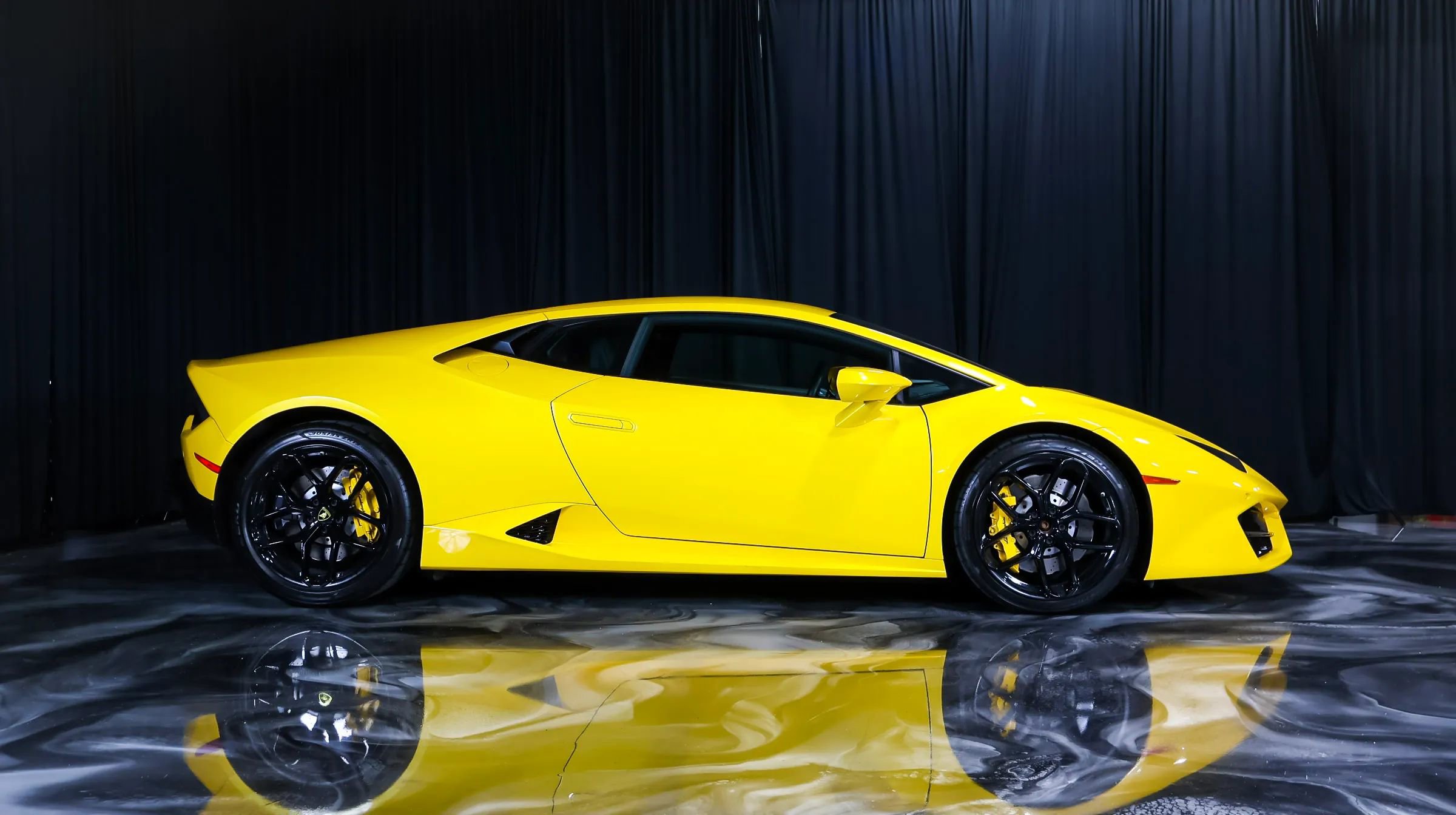 Used 2014 Ferrari F12 Berlinetta RWD image 2