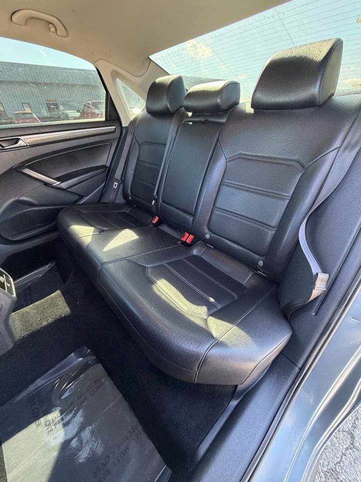 Used 2017 Volkswagen Passat 1.8T SE FWD image 37