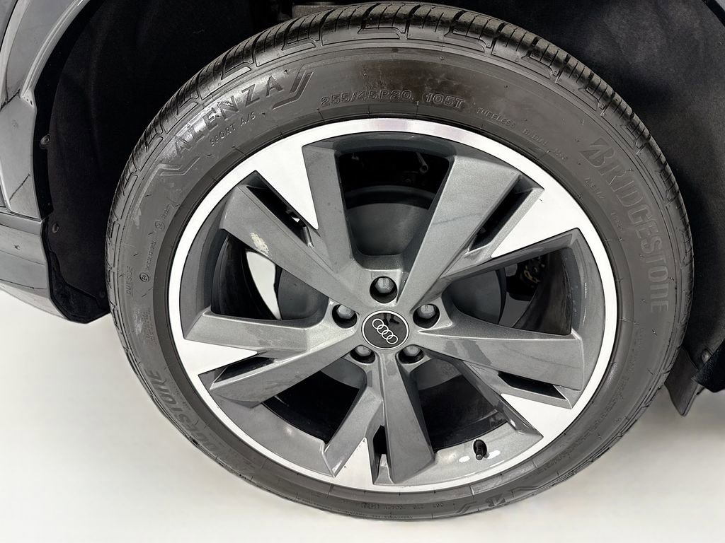 Used 2024 Audi Q4 e-tron Premium w/ Convenience Package image 31