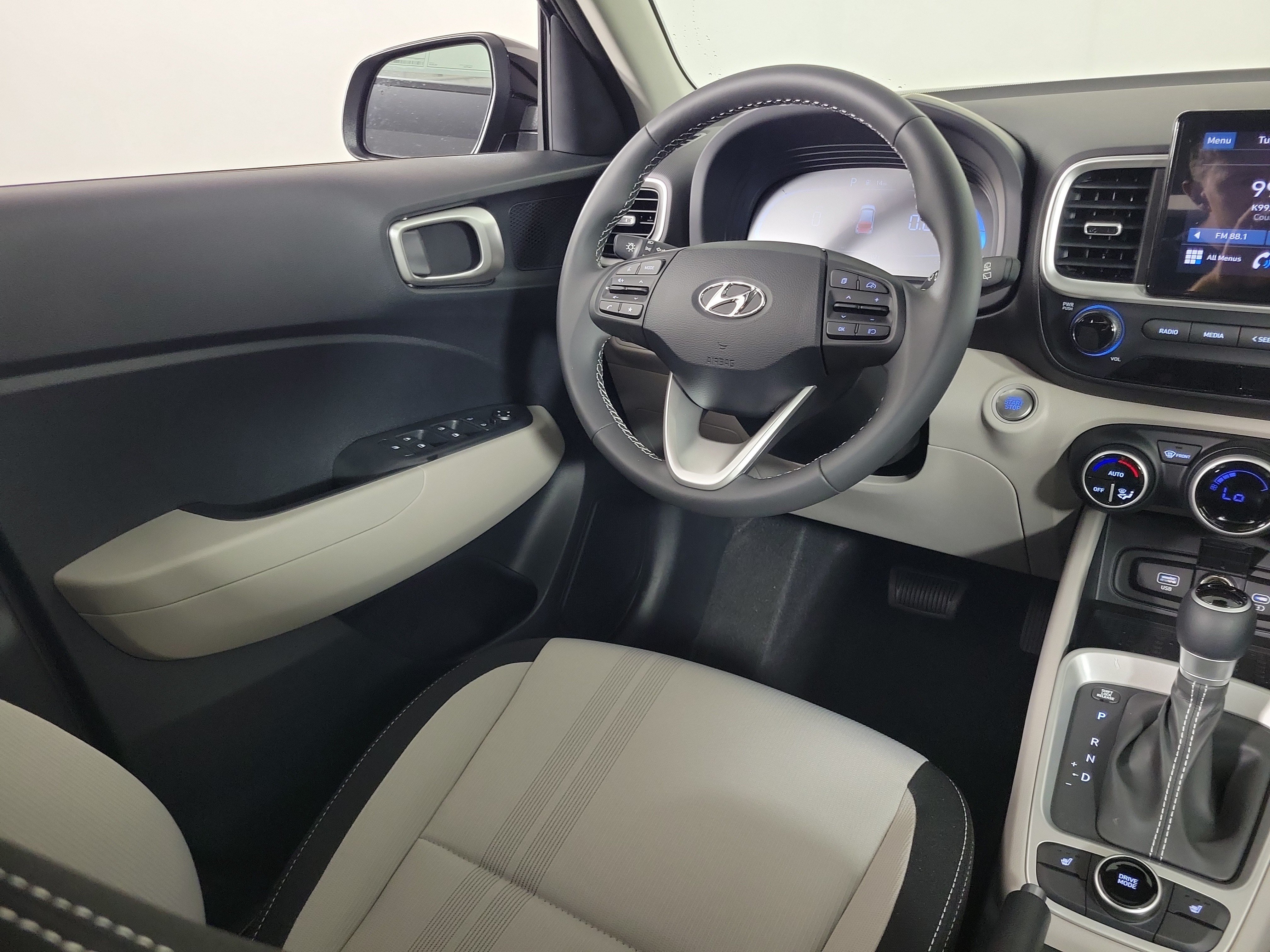 New 2026 Hyundai Venue SEL FWD image 5