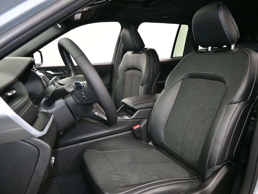 New 2025 Jeep Grand Cherokee Altitude image 10