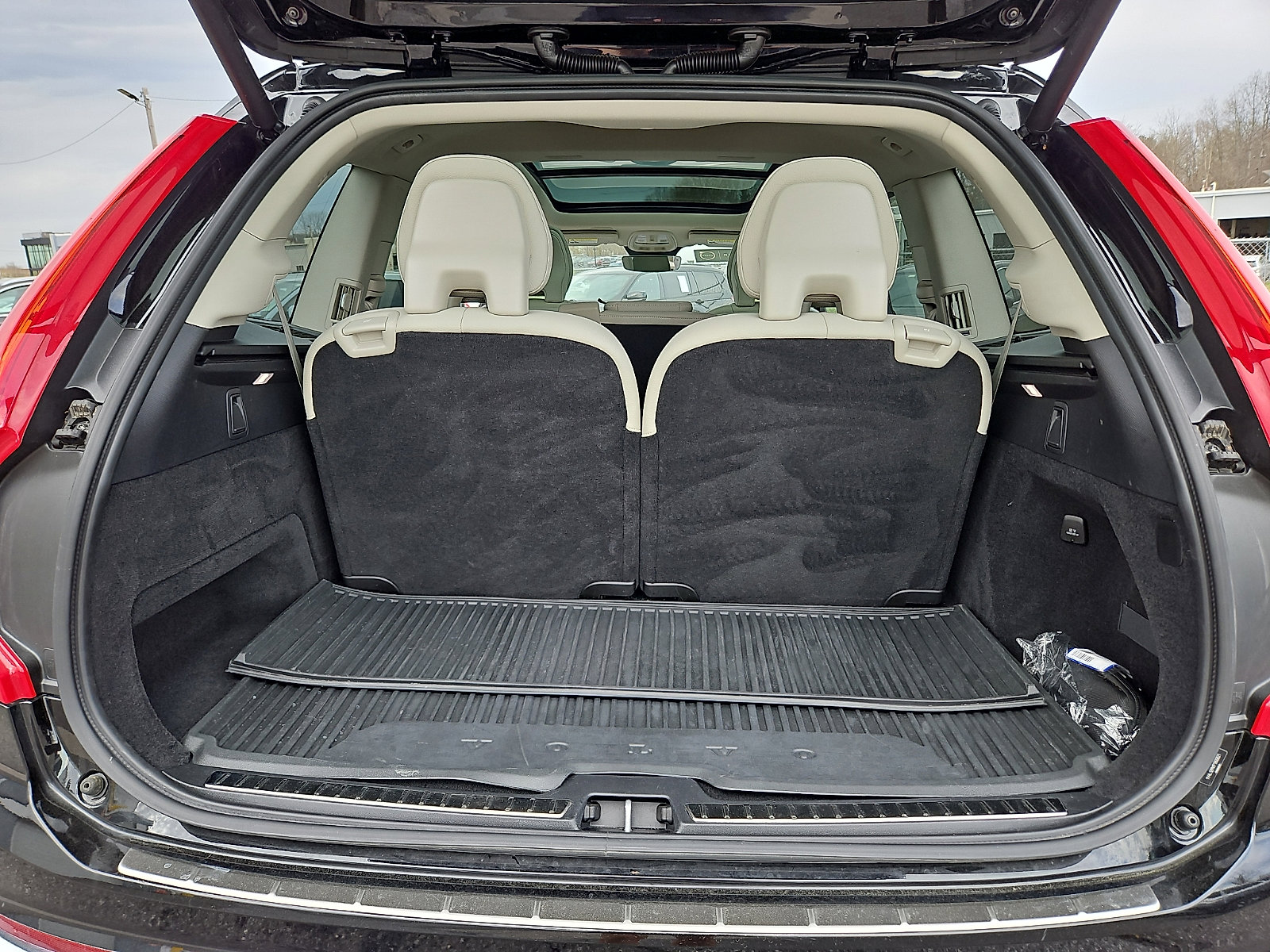 Certified 2023 Volvo XC90 B5 Plus w/ Protection Package Premier image 29