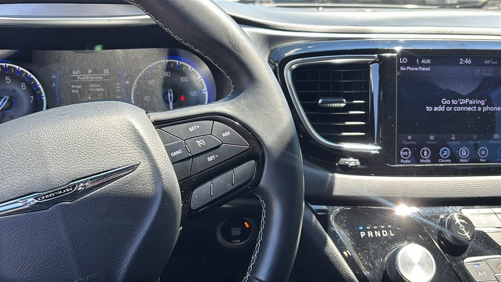 Used 2018 Chrysler Pacifica Touring Plus FWD image 18