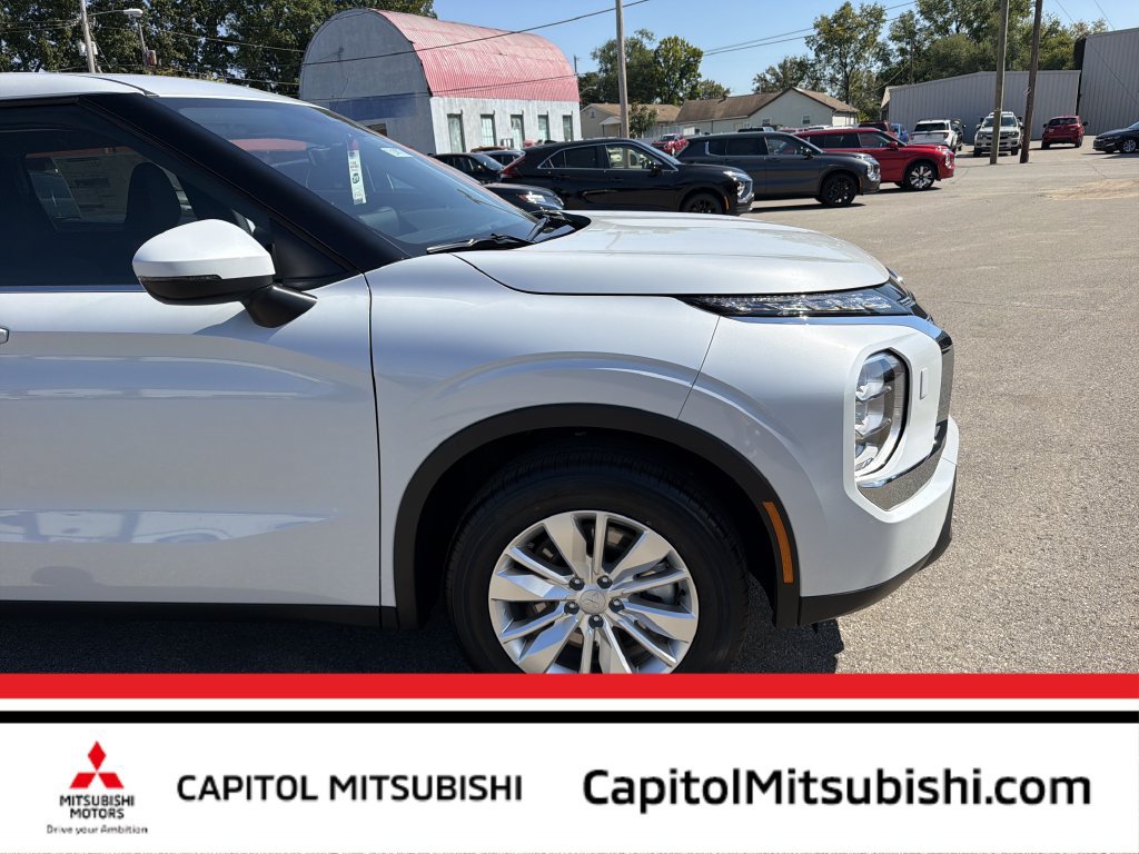New 2026 Mitsubishi Outlander ES AWD/4WD image 1