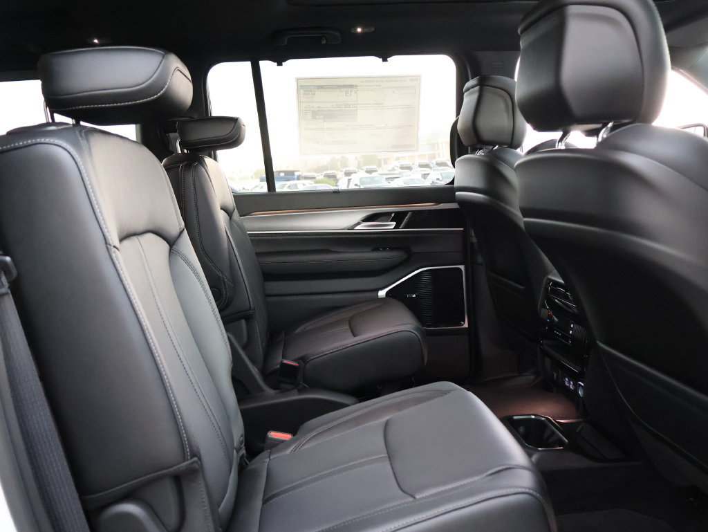 New 2026 Jeep Grand Wagoneer Limited AWD/4WD image 11
