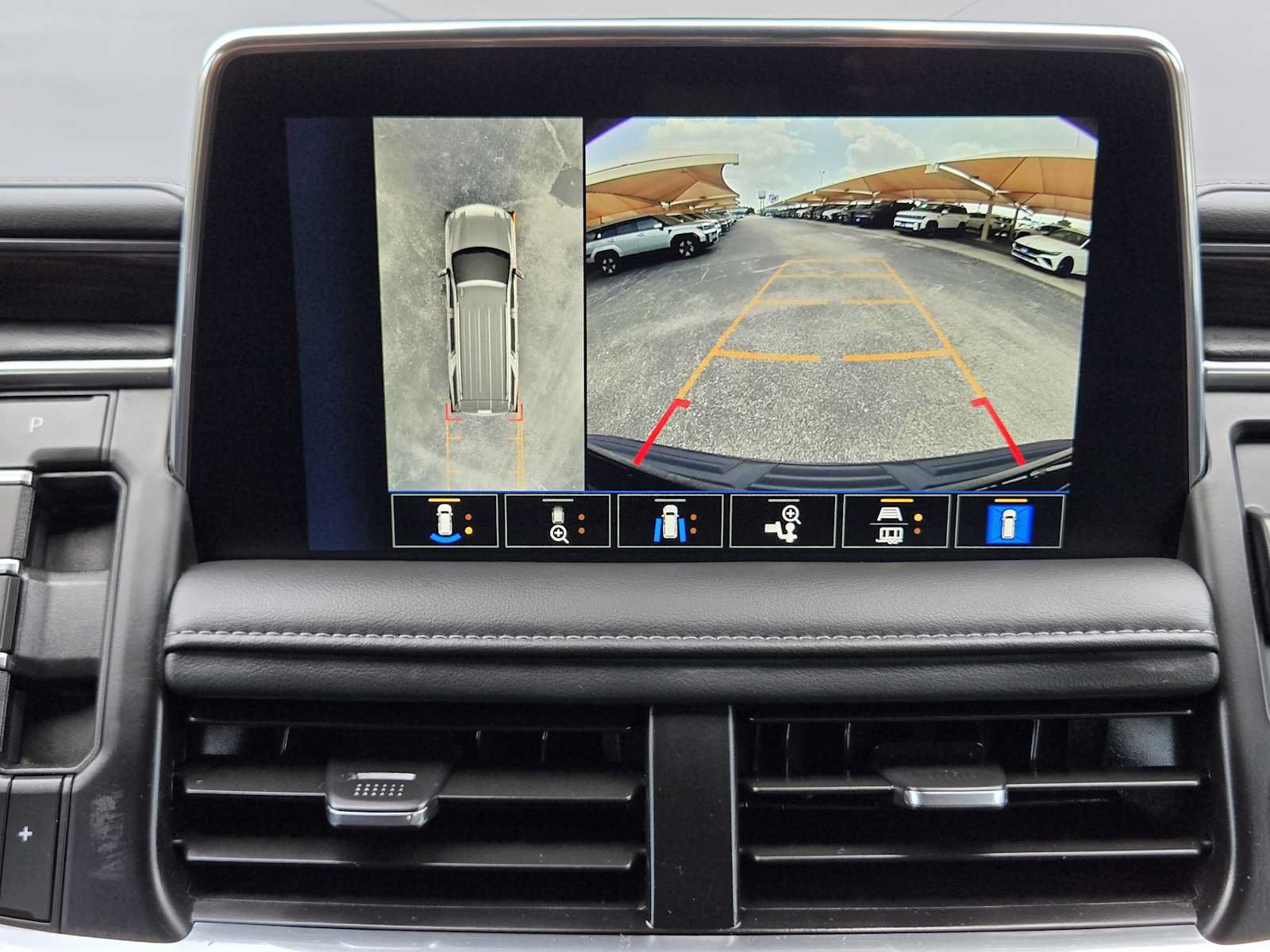 Certified 2023 Chevrolet Tahoe Z71 w/ Luxury Package AWD/4WD image 18
