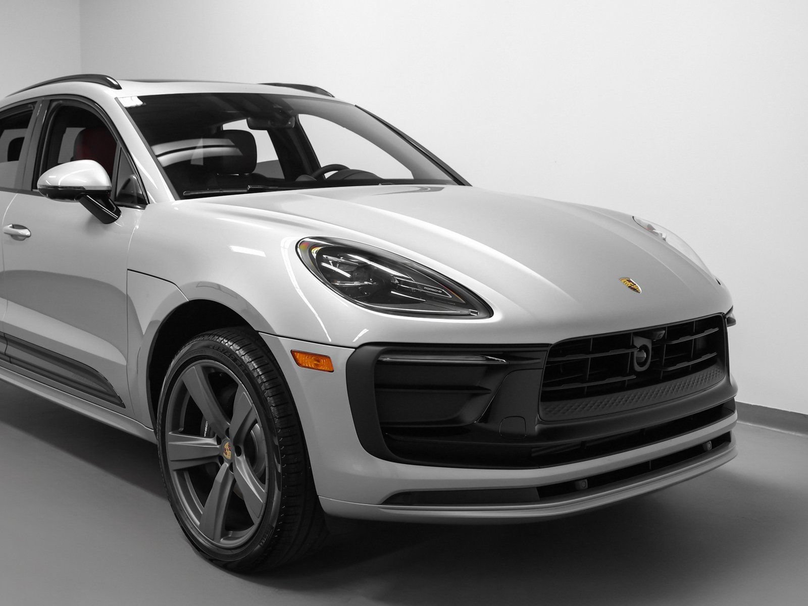 Certified 2026 Porsche Macan Turbo AWD/4WD image 9