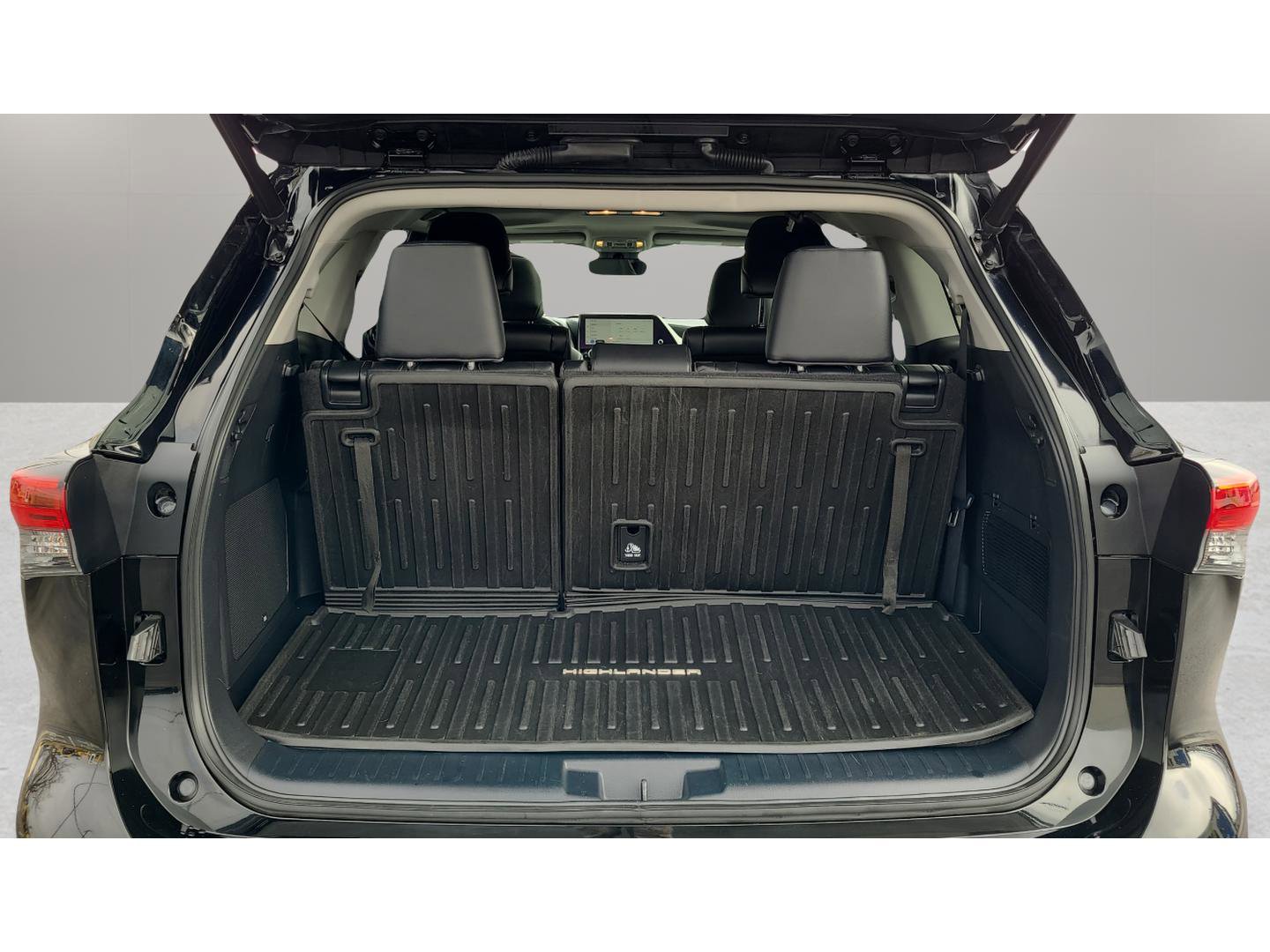 Used 2023 Toyota Highlander Limited image 27