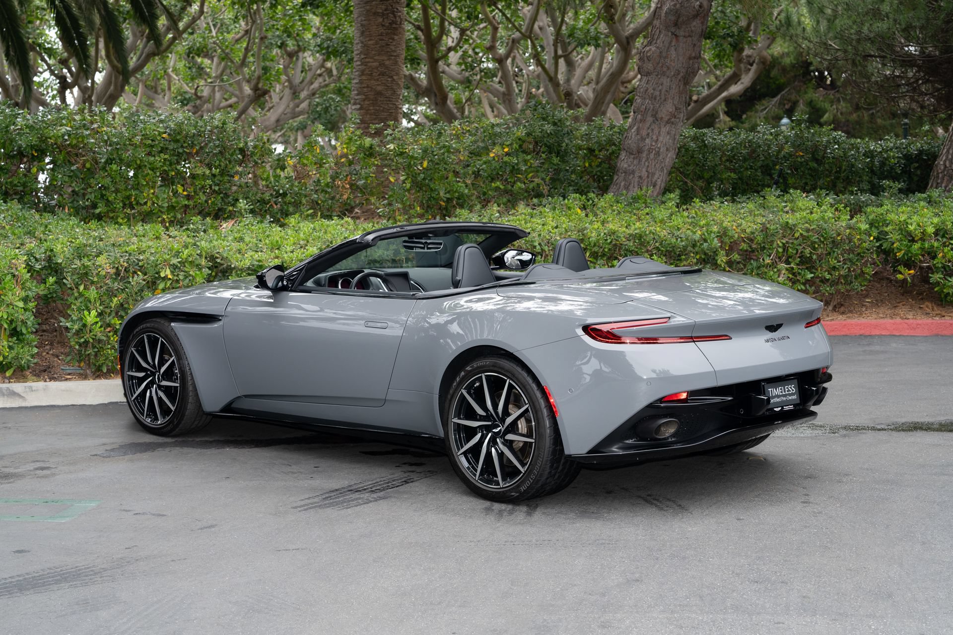 Used 2022 Aston Martin DB11 Volante RWD image 5