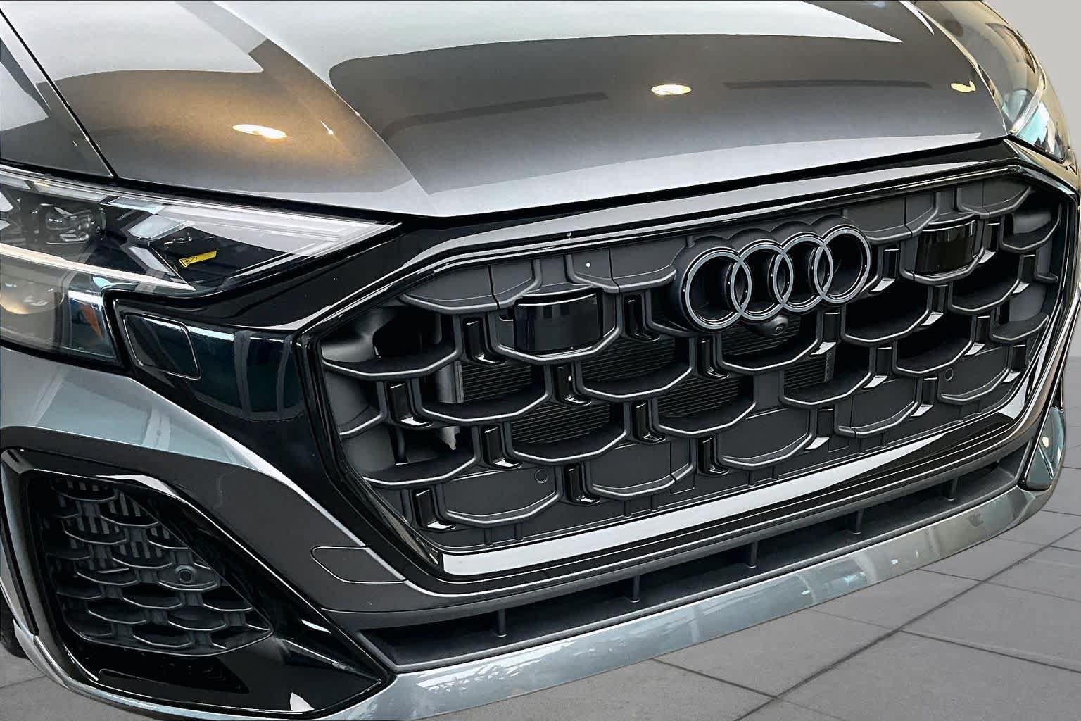 Used 2025 Audi Q8 Prestige w/ Prestige Package AWD/4WD image 31