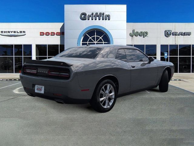 Used 2023 Dodge Challenger SXT image 4