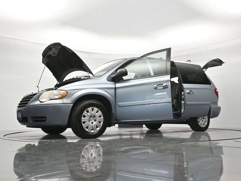 Used 2005 Chrysler Town & Country LX w/ Popular Equipment Group II FWD image 46