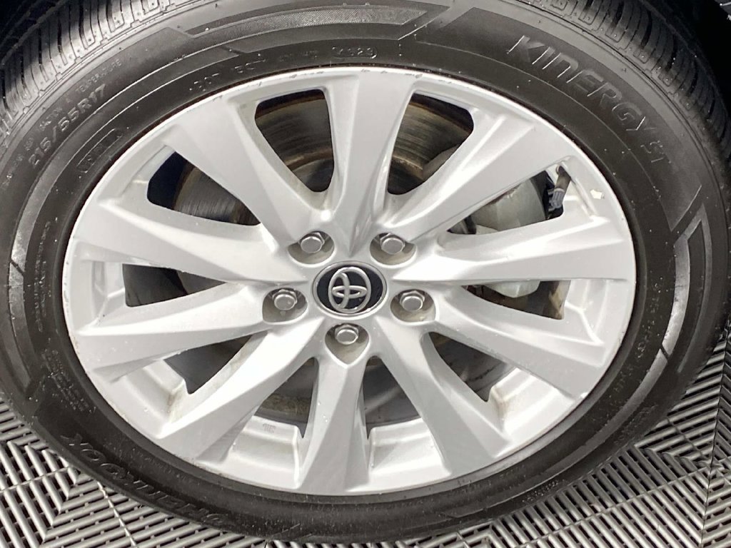 Used 2020 Toyota Camry LE w/ Convenience Package FWD image 29