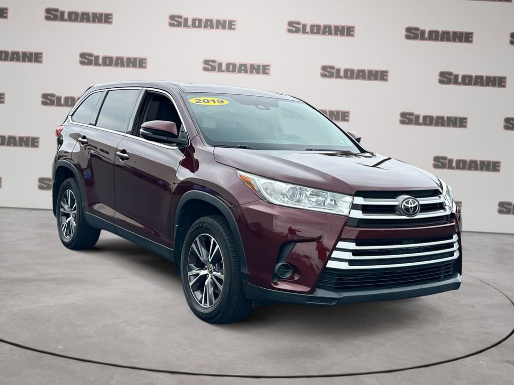 Used 2019 Toyota Highlander LE AWD/4WD image 7