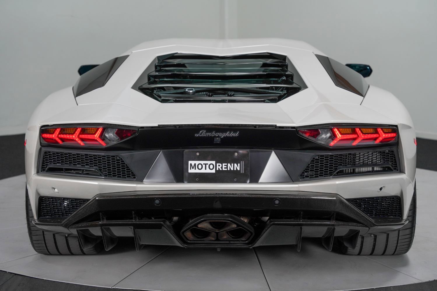 Used 2017 Lamborghini Aventador S image 12