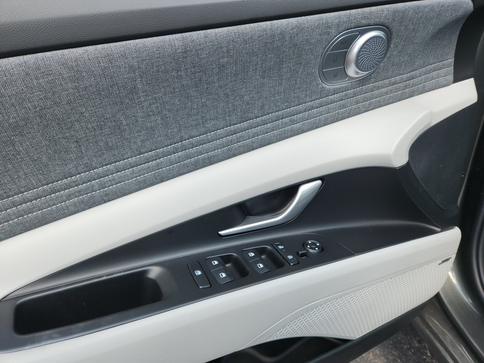 New 2026 Hyundai Elantra Limited FWD image 13