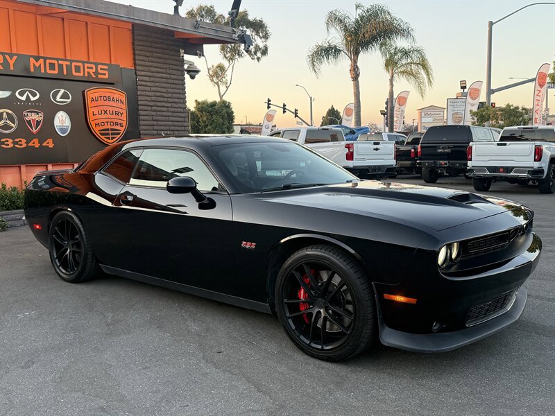 Used 2016 Dodge Challenger SRT RWD image 20