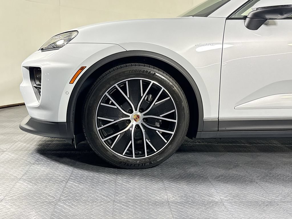 Certified 2024 Porsche Macan 4 Electric AWD/4WD image 27