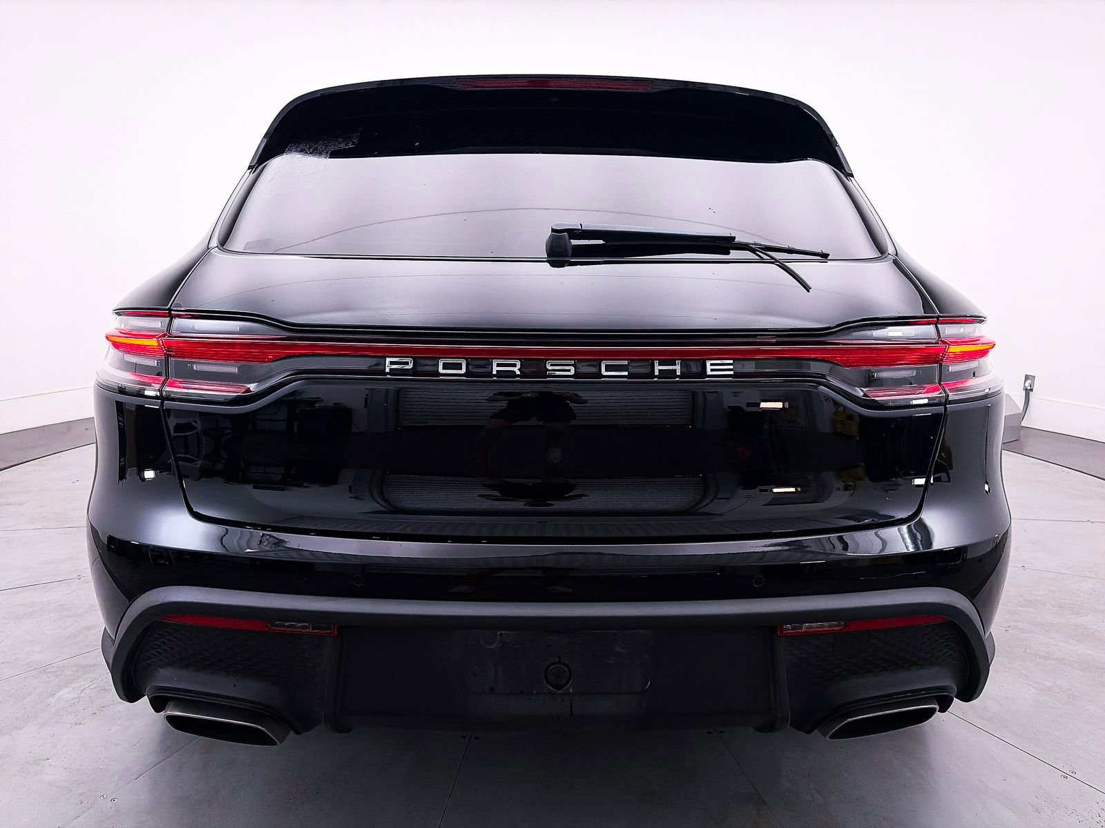 Used 2023 Porsche Macan Turbo image 15