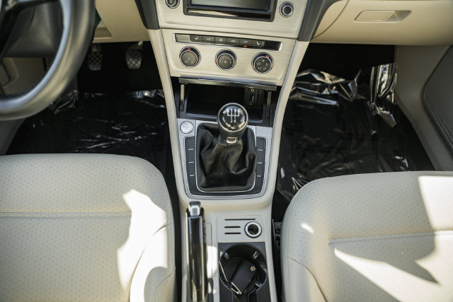 Used 2017 Volkswagen Golf Wolfsburg Edition FWD image 29