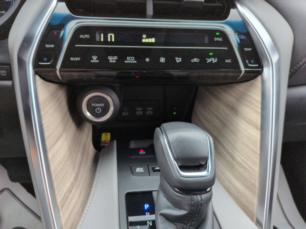 Certified 2024 Toyota Venza Limited AWD/4WD image 18