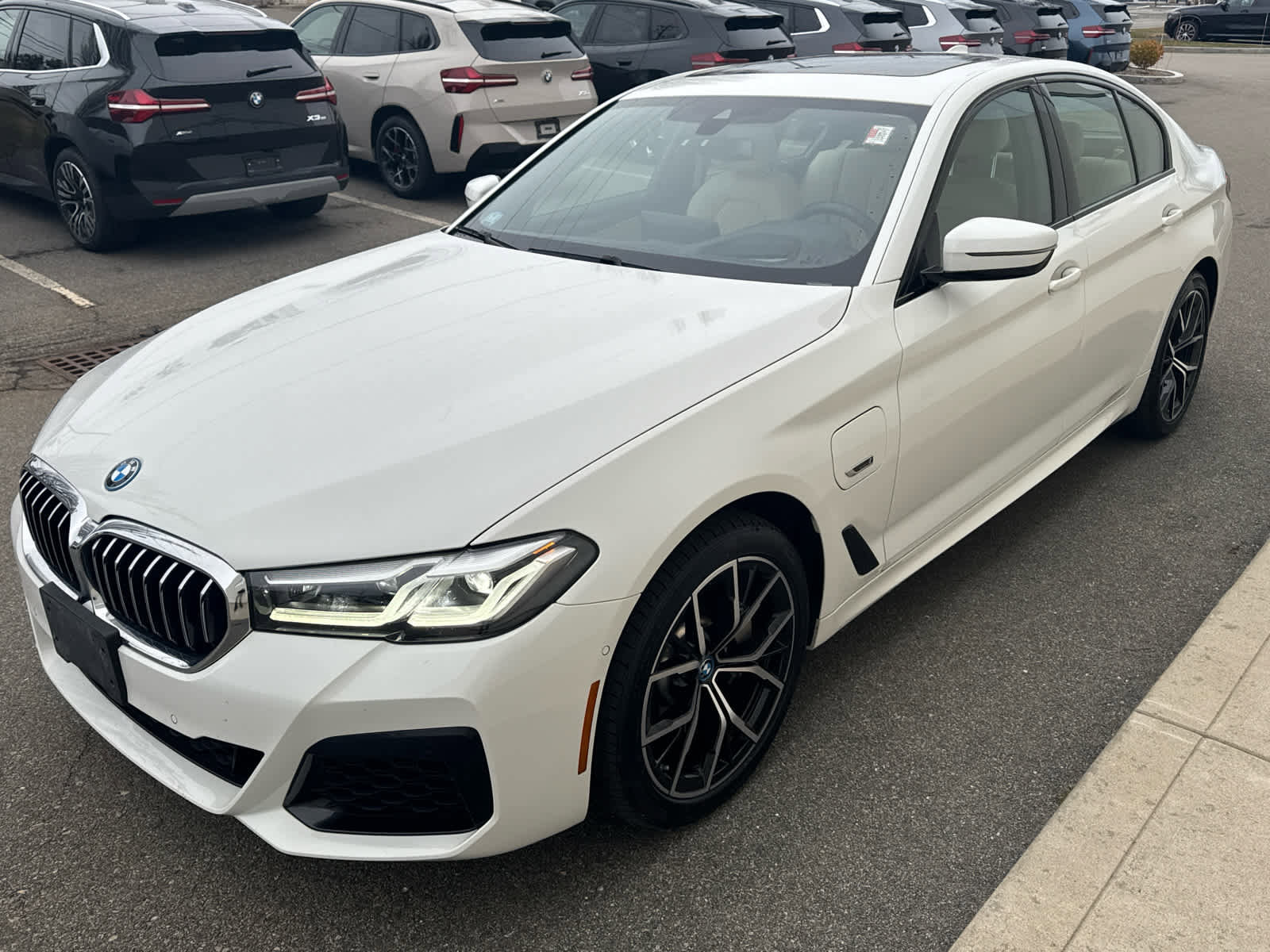 Certified 2023 BMW 530e xDrive w/ Premium Package image 6