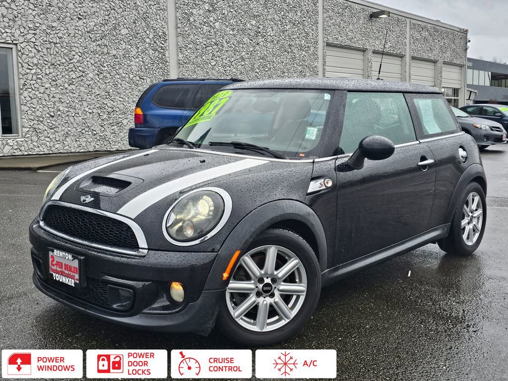 Used 2013 MINI Cooper S image 1