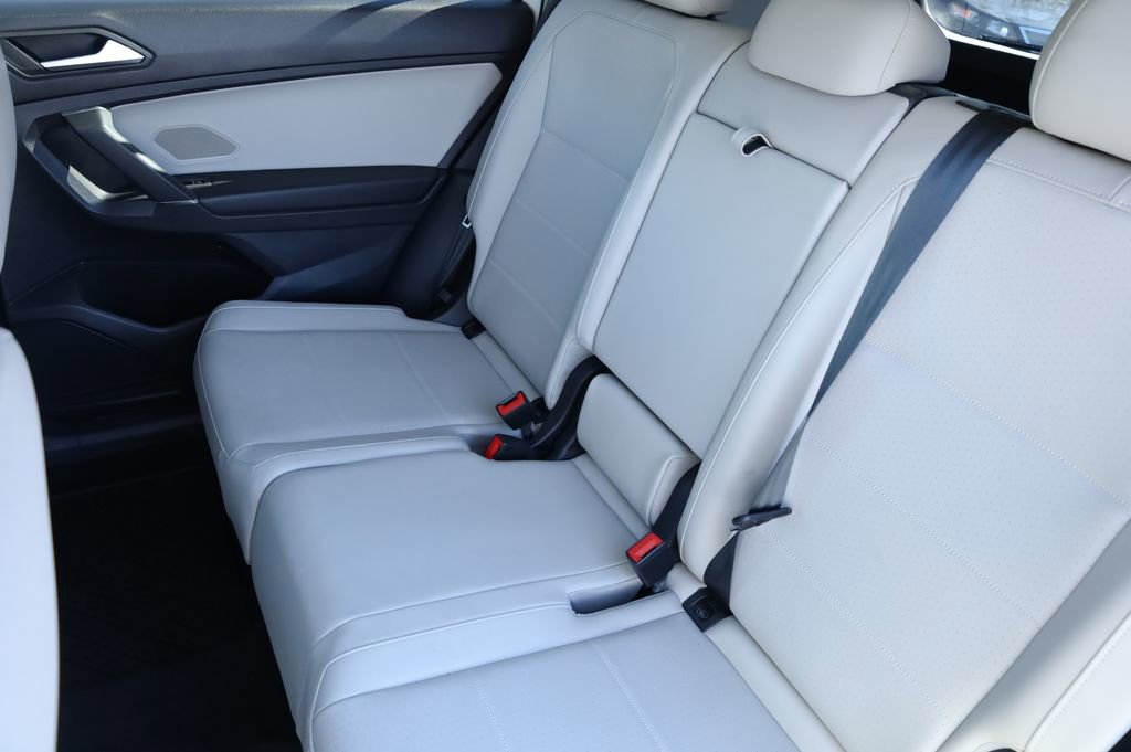 Used 2020 Volkswagen Tiguan SEL image 32
