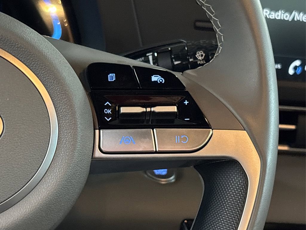 Certified 2025 Hyundai Elantra Sport image 29