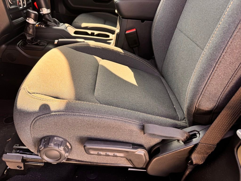 Used 2025 Jeep Wrangler Sport image 12