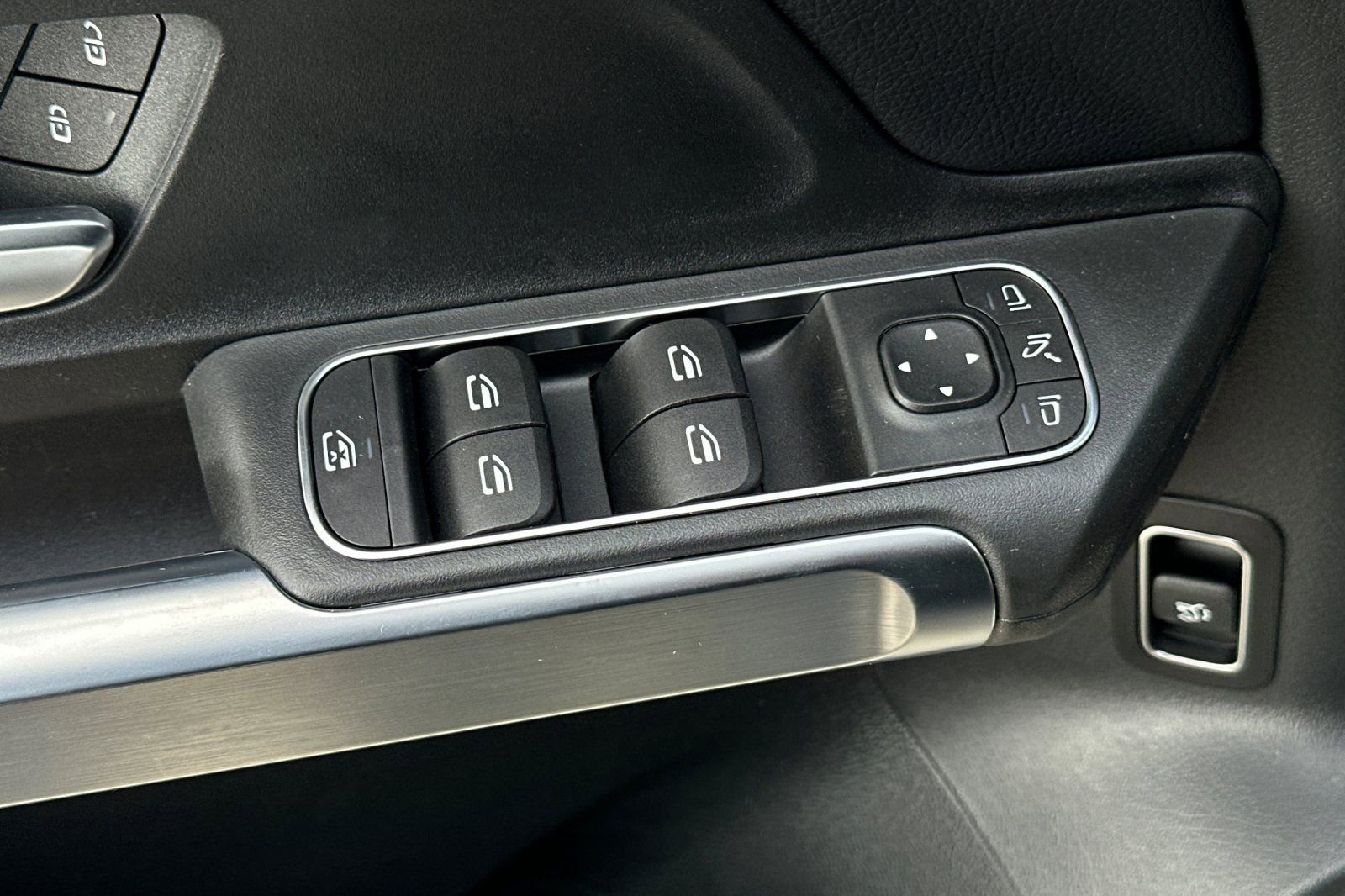 New 2026 Mercedes-Benz GLB 250 image 22