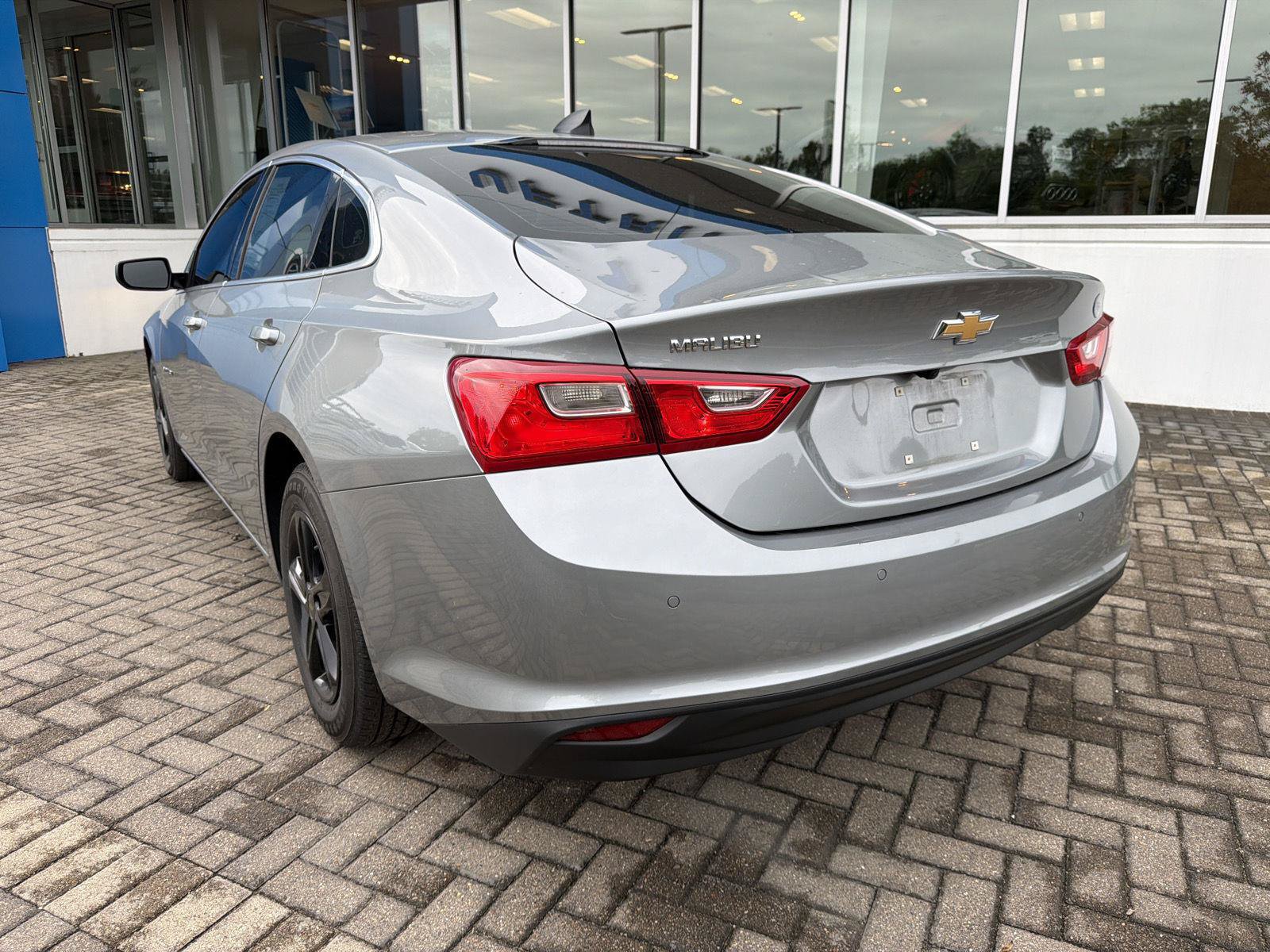 Used 2025 Chevrolet Malibu LS FWD image 3