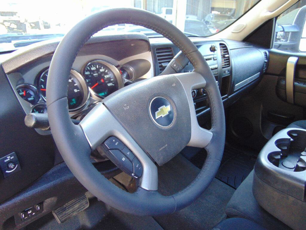 Used 2013 Chevrolet Silverado 3500 LT image 23