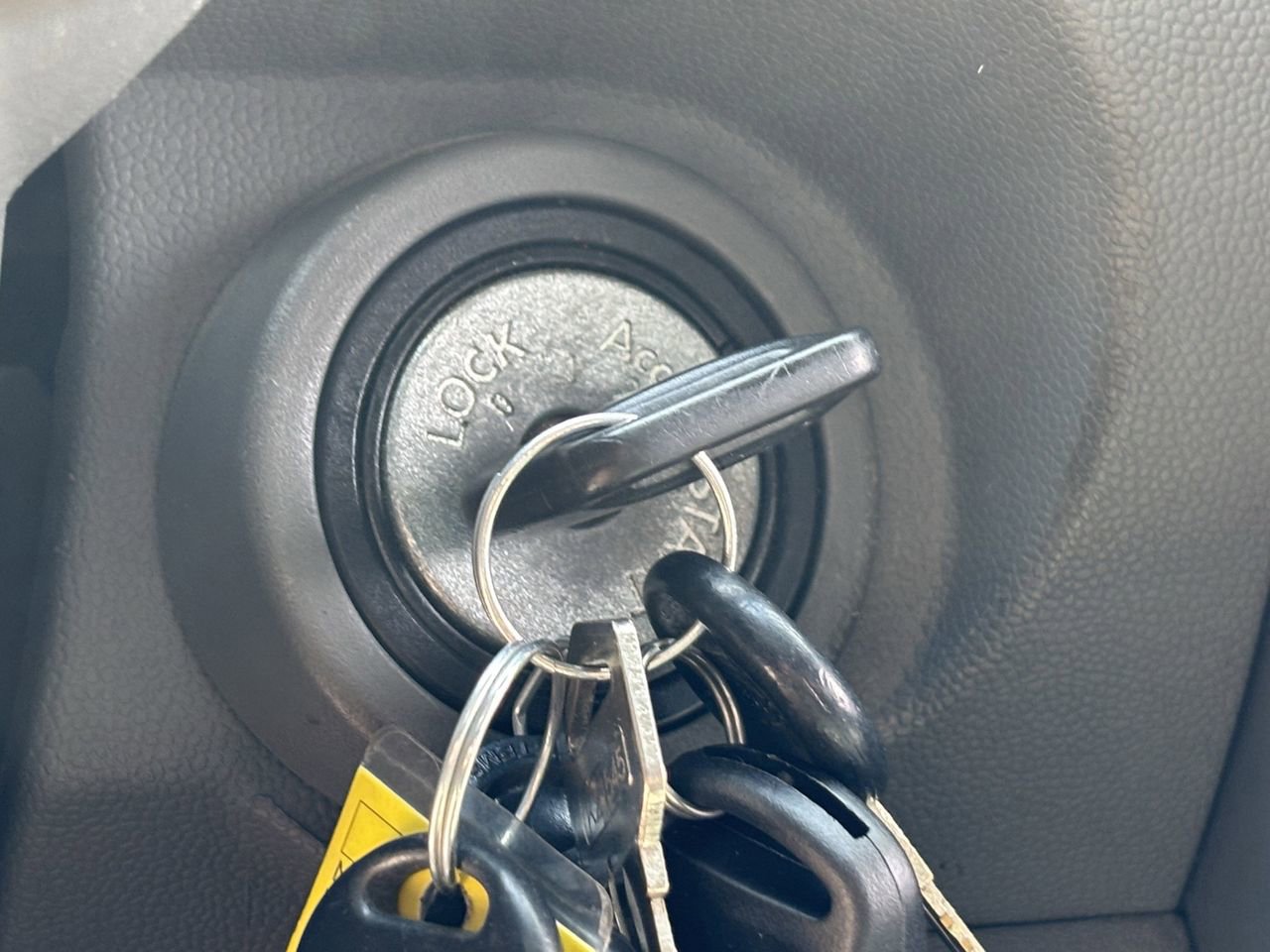 Certified 2016 Nissan Frontier SV image 9