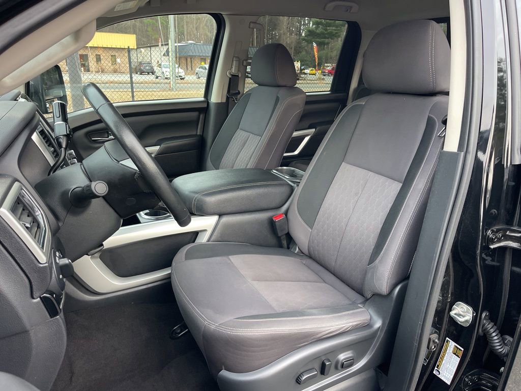 Used 2020 Nissan Titan SV w/ SV Convenience Package image 16