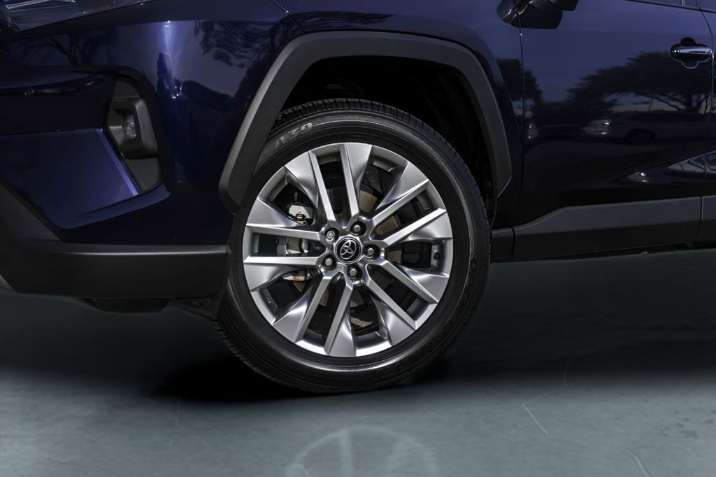 Used 2025 Toyota RAV4 Limited image 4